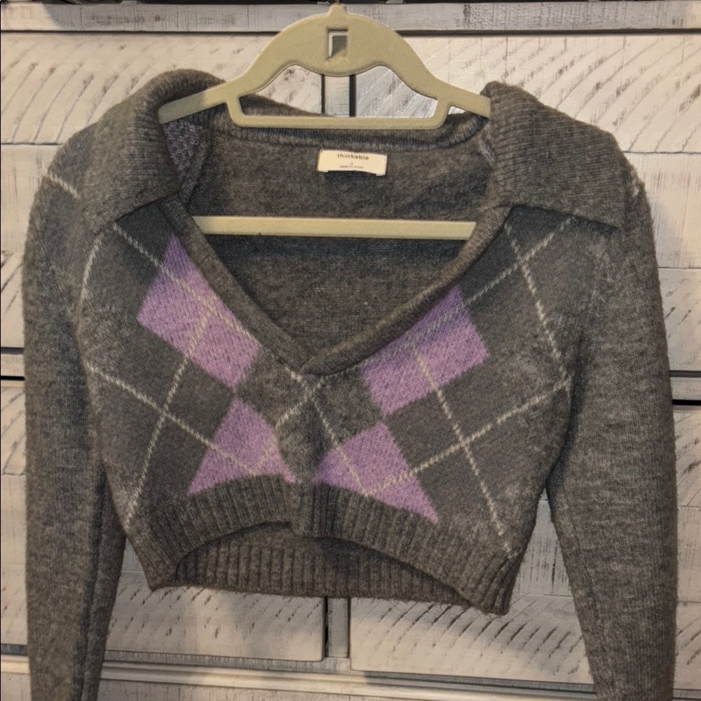 Forever 21 Gray and Purple Cropped V-Neck Argyle Sweater